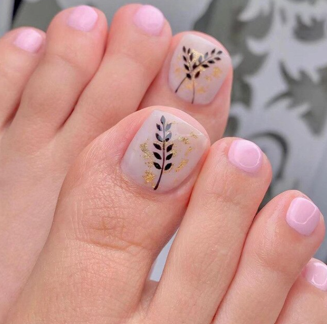 Soft Pink Leaf Accent Press On Toenails